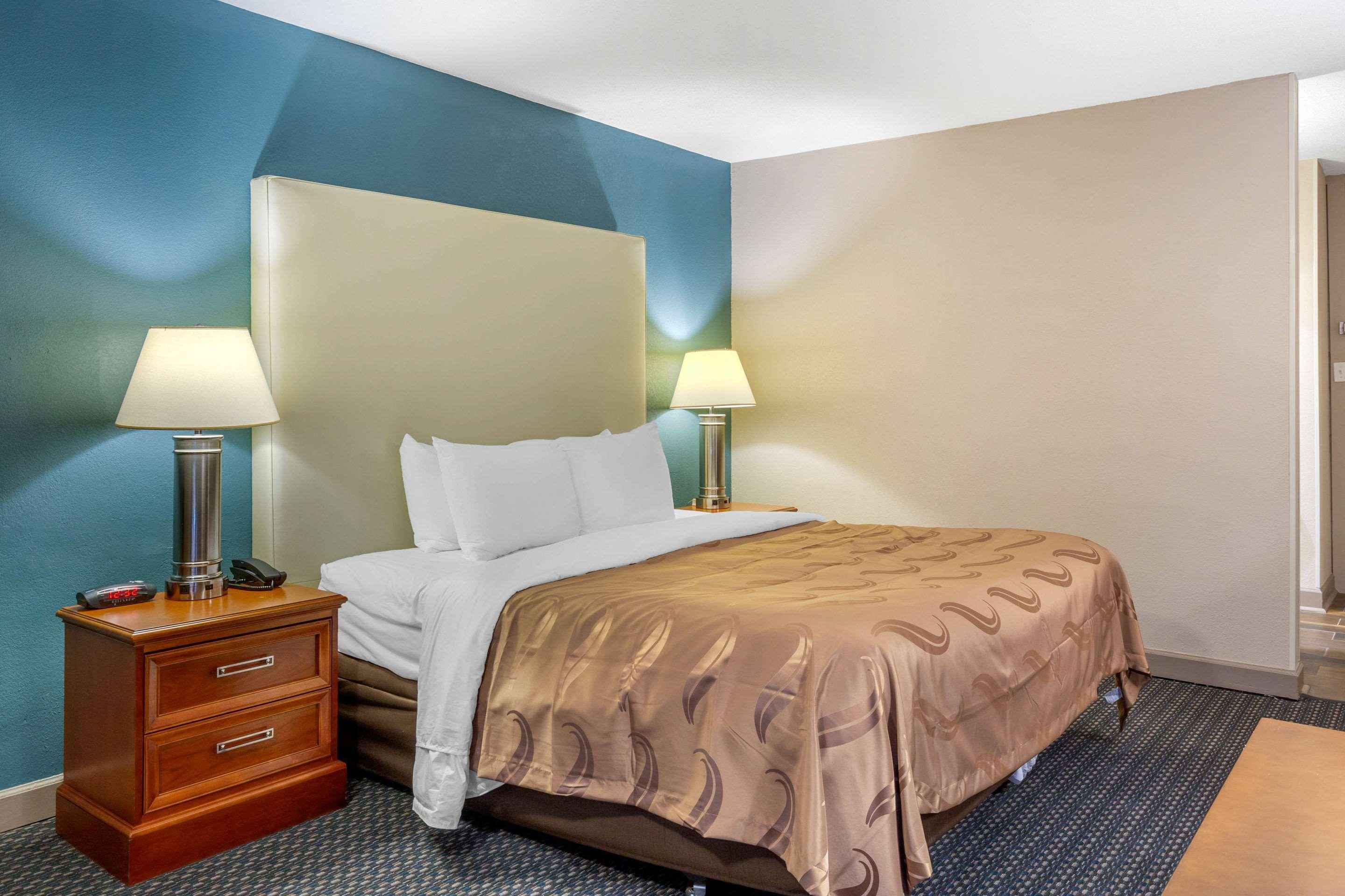 Quality Inn & Suites Apex-Holly Springs Extérieur photo